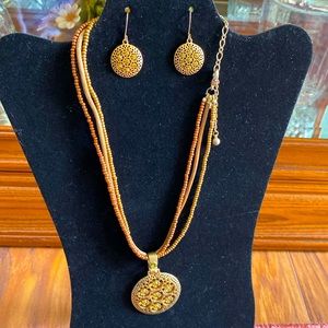 EUC Rare Find Boho Brushed Gold Tone Green Rhinestone Beaded Necklace/Earrings